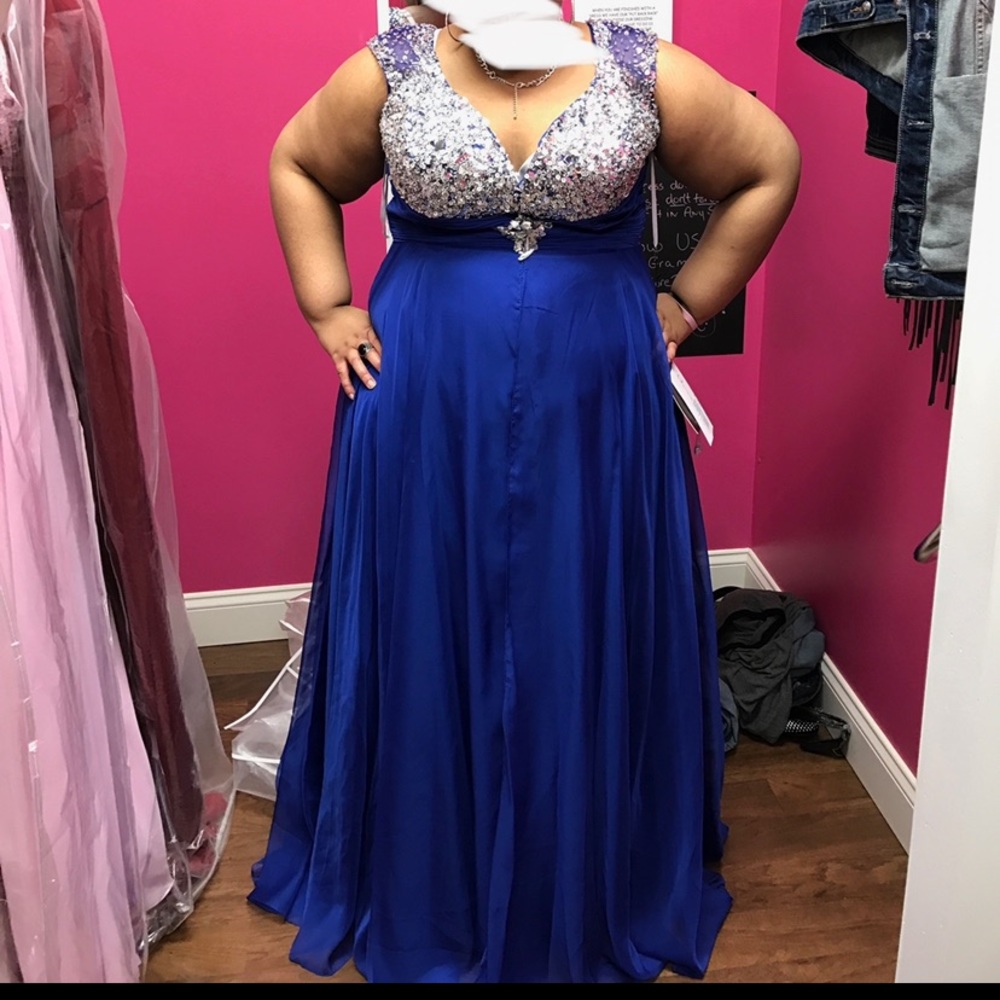 PLUS SIZE PROM DRESS !!